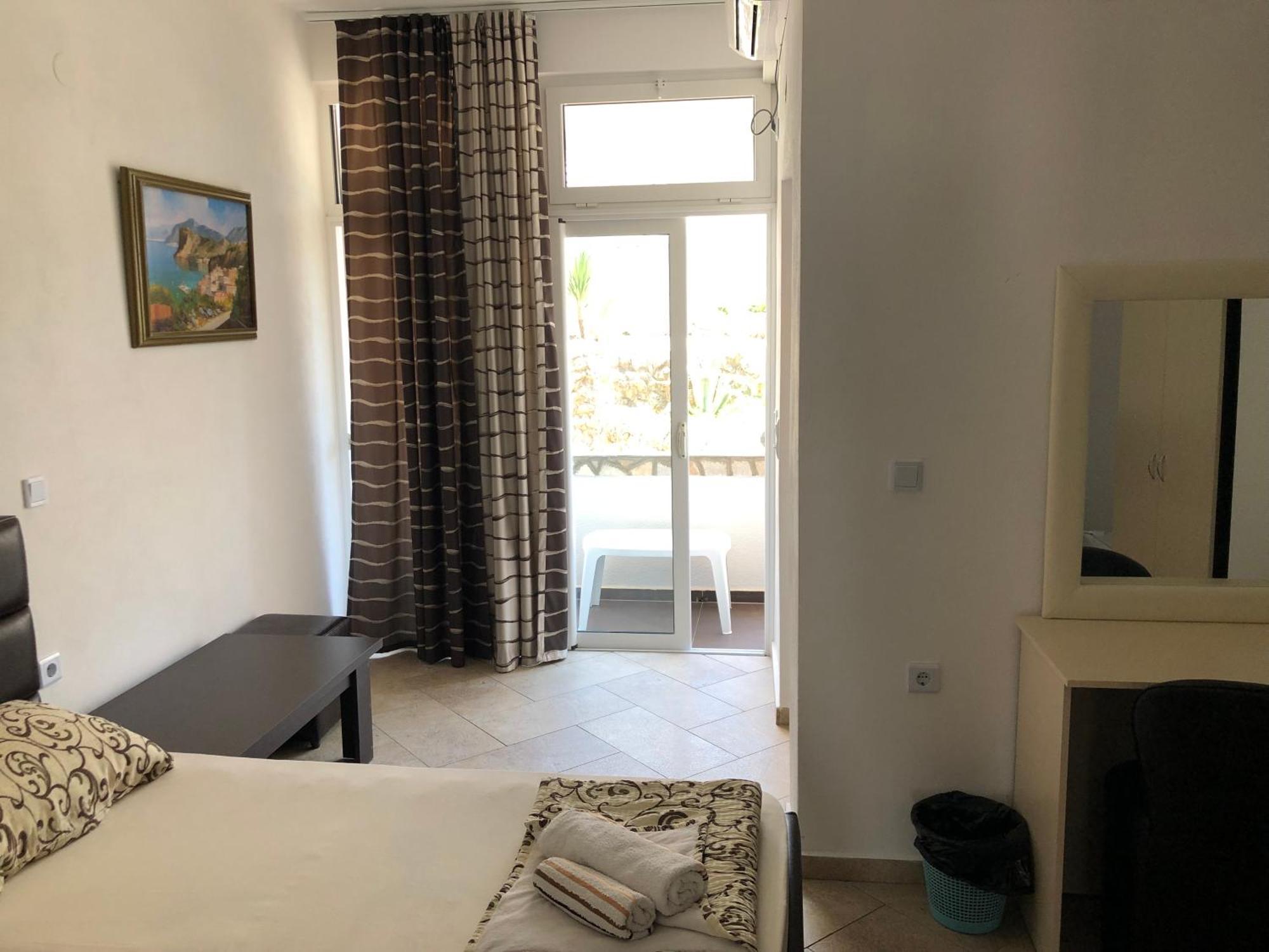 Novalic Hotel Добра вода Екстериор снимка